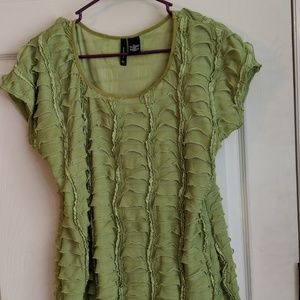 Very cute short sleeve top